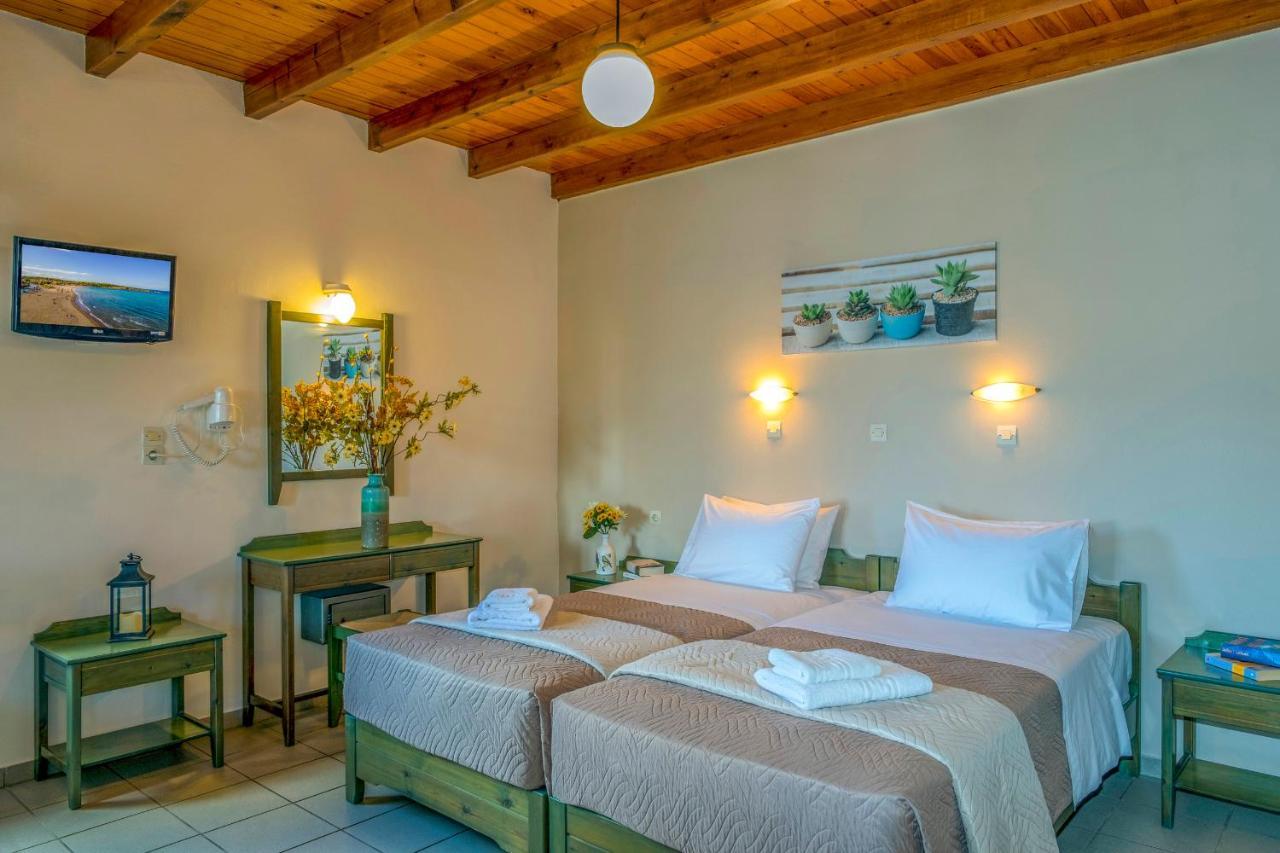Theos Village Apartments カト・ダラトソ エクステリア 写真