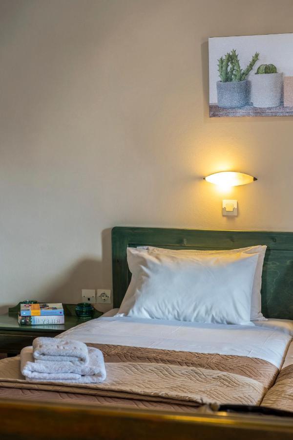 Theos Village Apartments カト・ダラトソ エクステリア 写真