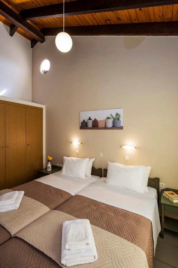 Theos Village Apartments カト・ダラトソ エクステリア 写真