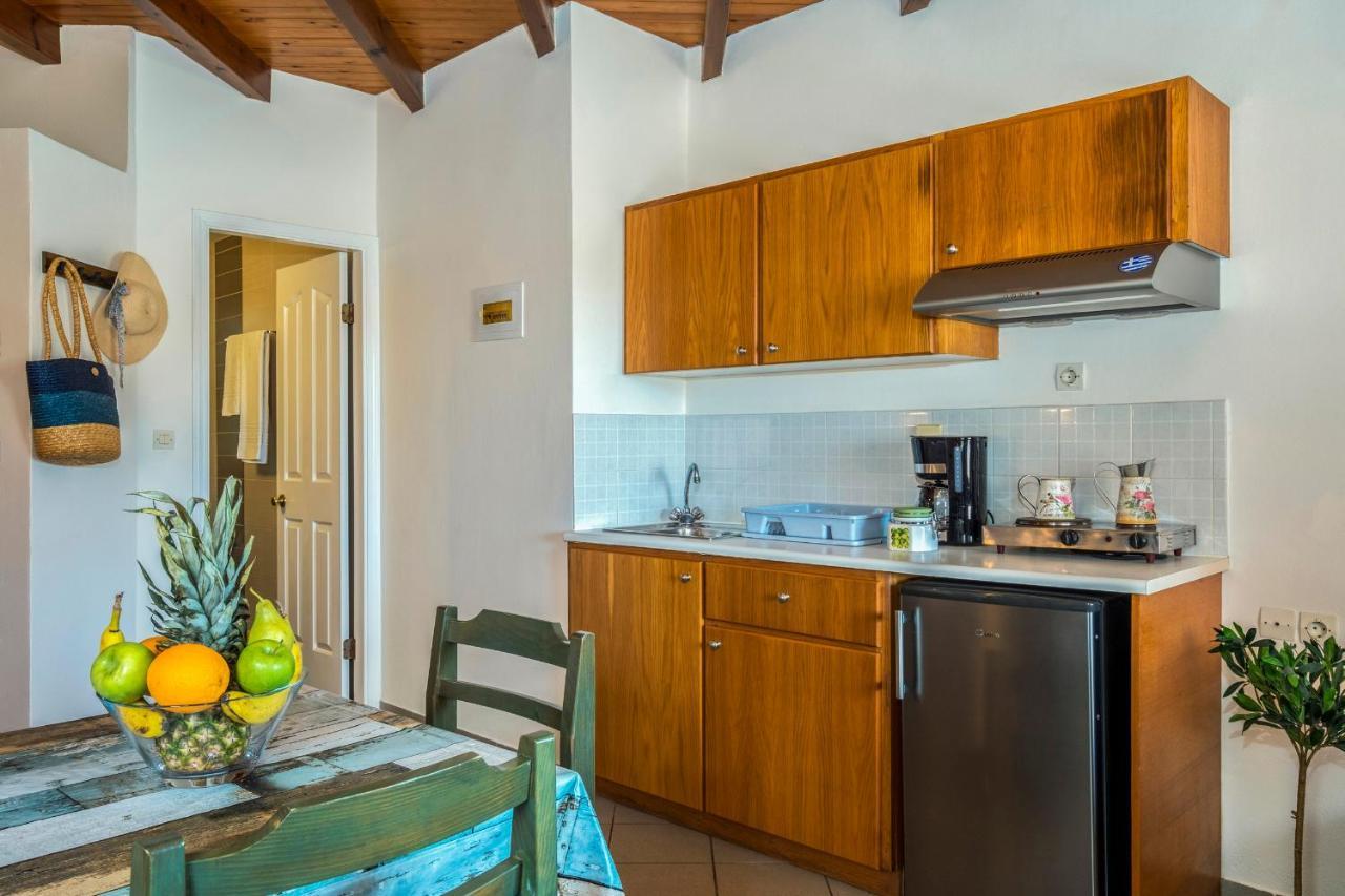 Theos Village Apartments カト・ダラトソ エクステリア 写真