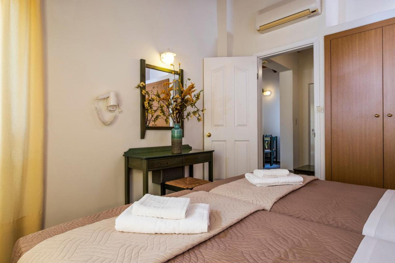 Theos Village Apartments カト・ダラトソ エクステリア 写真