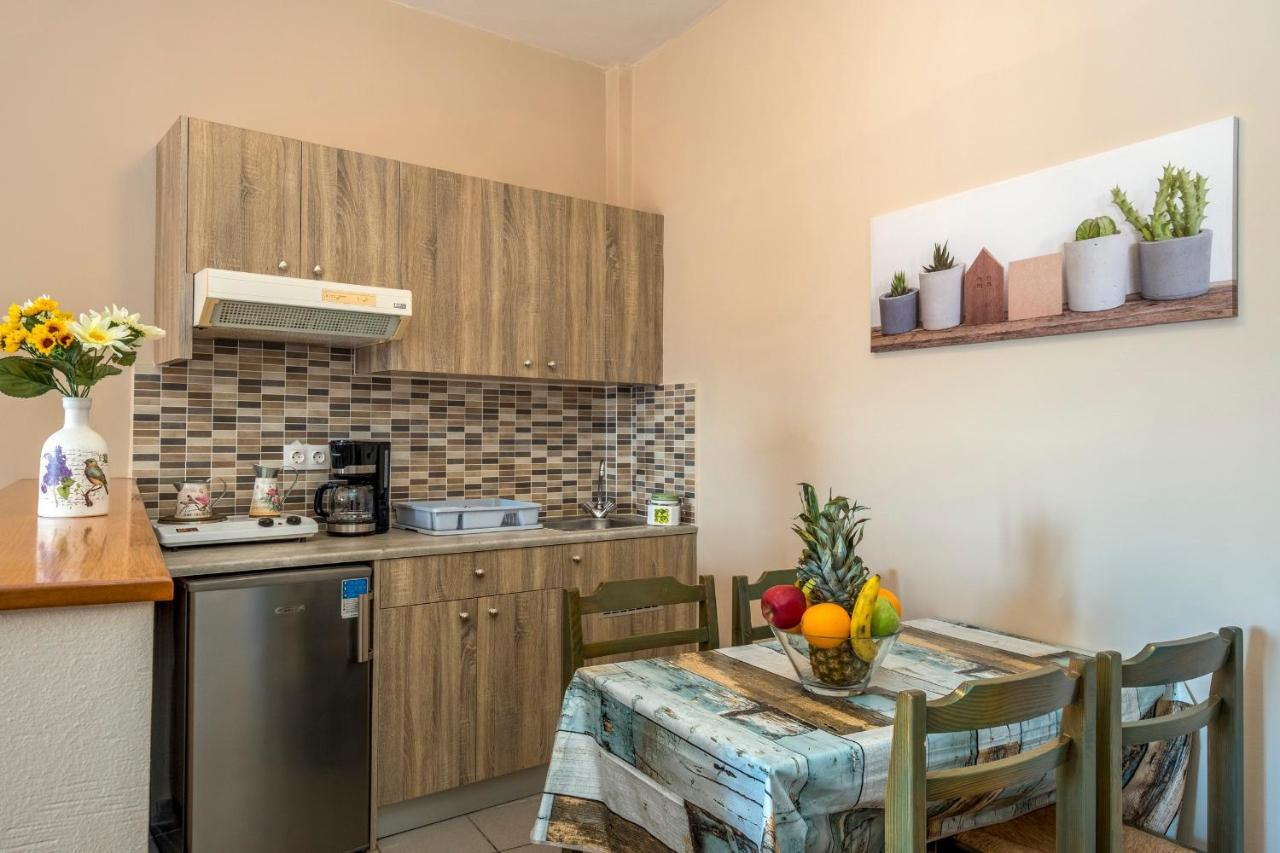Theos Village Apartments カト・ダラトソ エクステリア 写真