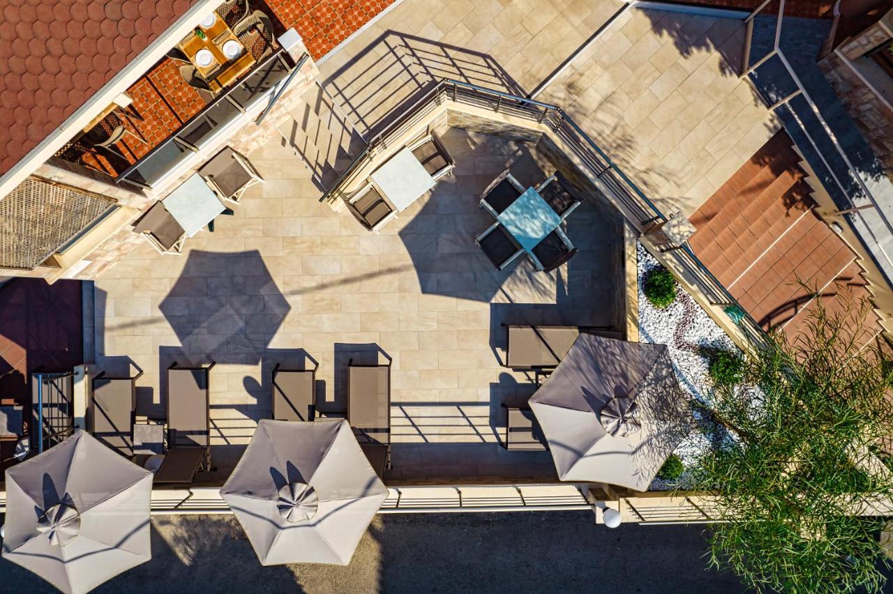 Theos Village Apartments カト・ダラトソ エクステリア 写真