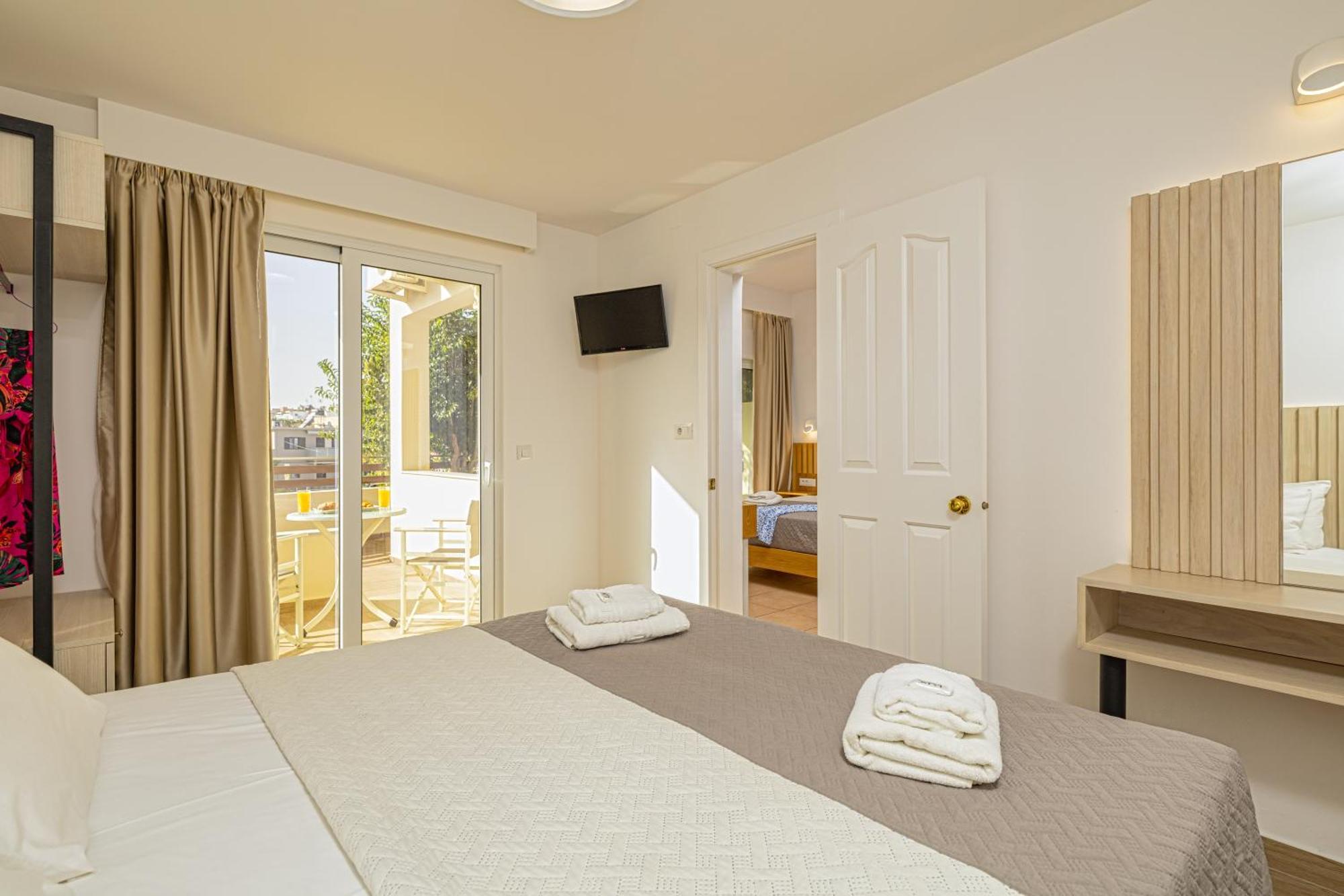Theos Village Apartments カト・ダラトソ エクステリア 写真