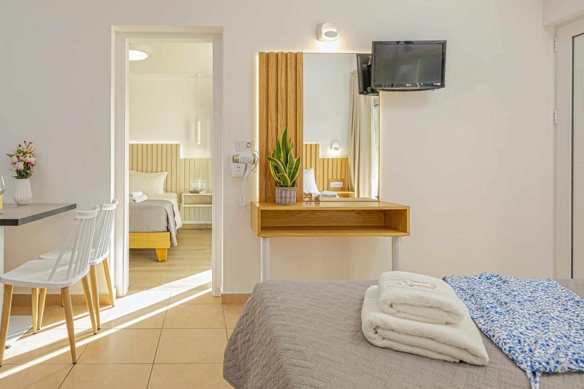 Theos Village Apartments カト・ダラトソ エクステリア 写真