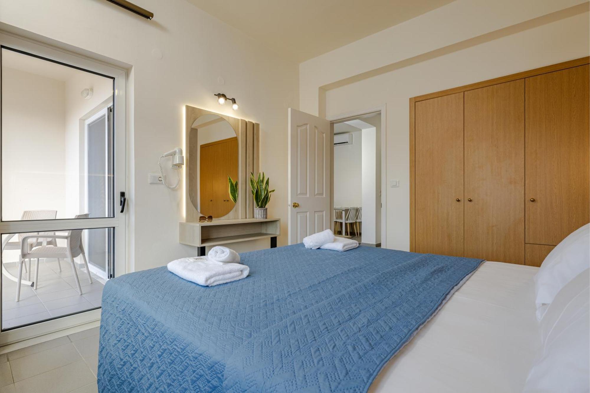 Theos Village Apartments カト・ダラトソ エクステリア 写真