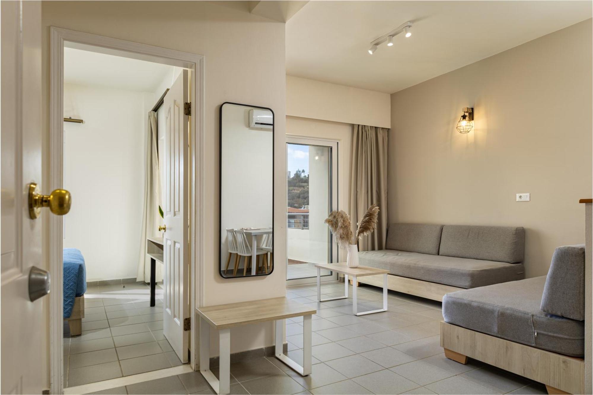 Theos Village Apartments カト・ダラトソ エクステリア 写真